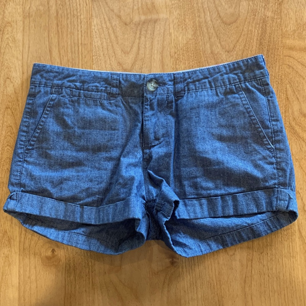 Johnnie B Size 26 Light Denim Chambray Shorts Excellent Condition